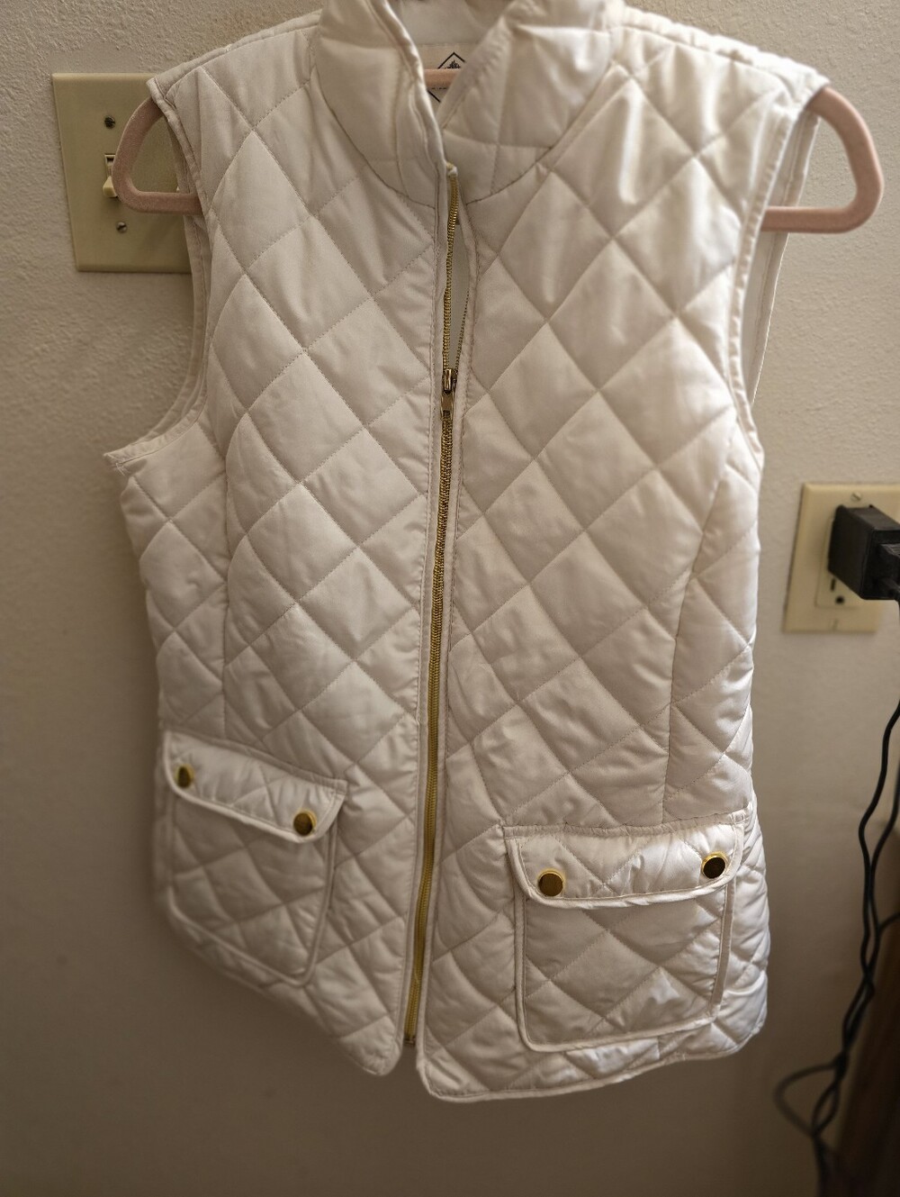 St. John's Bay Quilted Cream Sleeveless Vest with Gold Hardware